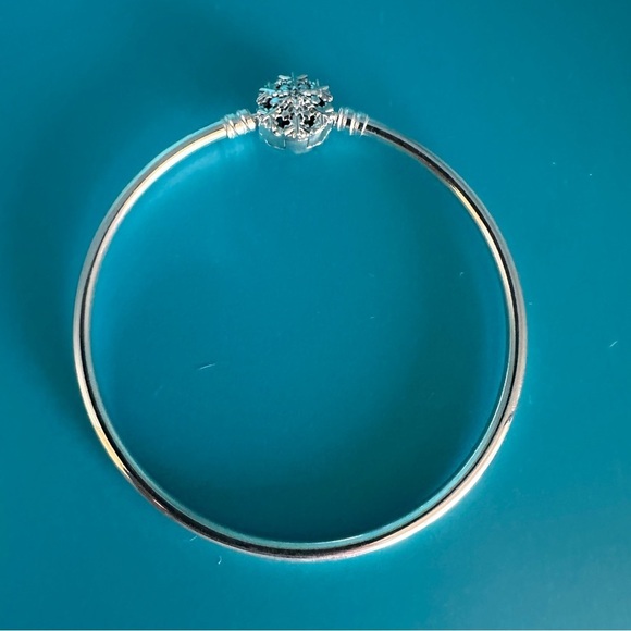 Pandora Moments Sparkling Snowflake Clasp Bangle, S925 Sterling Silver - Picture 6 of 13
